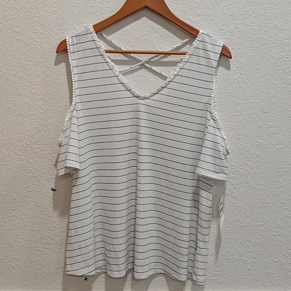 Cold shoulder striped shirt sleeve shirt NWT